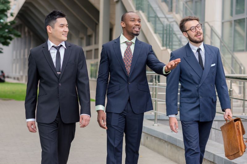 how many suits a man should own for work